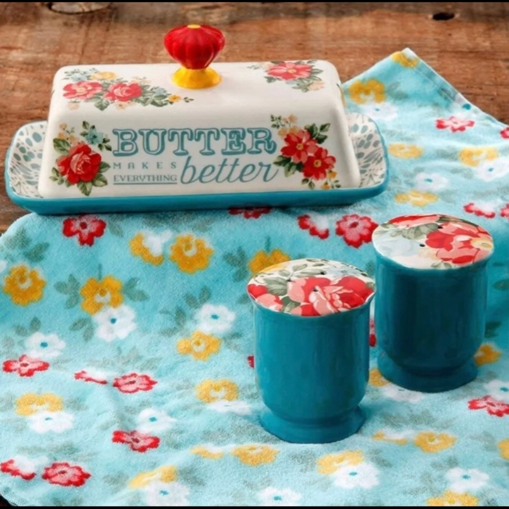 HTFThe Pioneer Woman Vintage Floral Salt and Pepper and Butter Dish Set 🧈 🧂 🧂